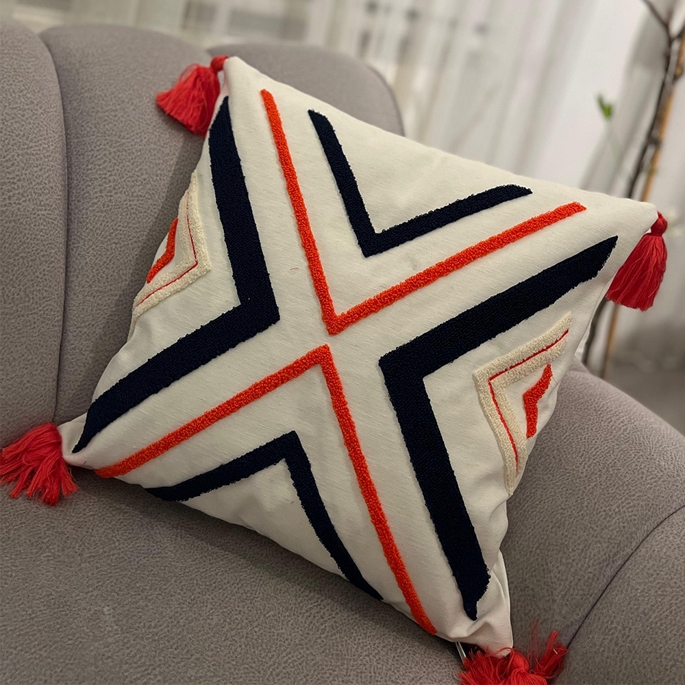 Punch Nakışlı Kırlent Kılıfı