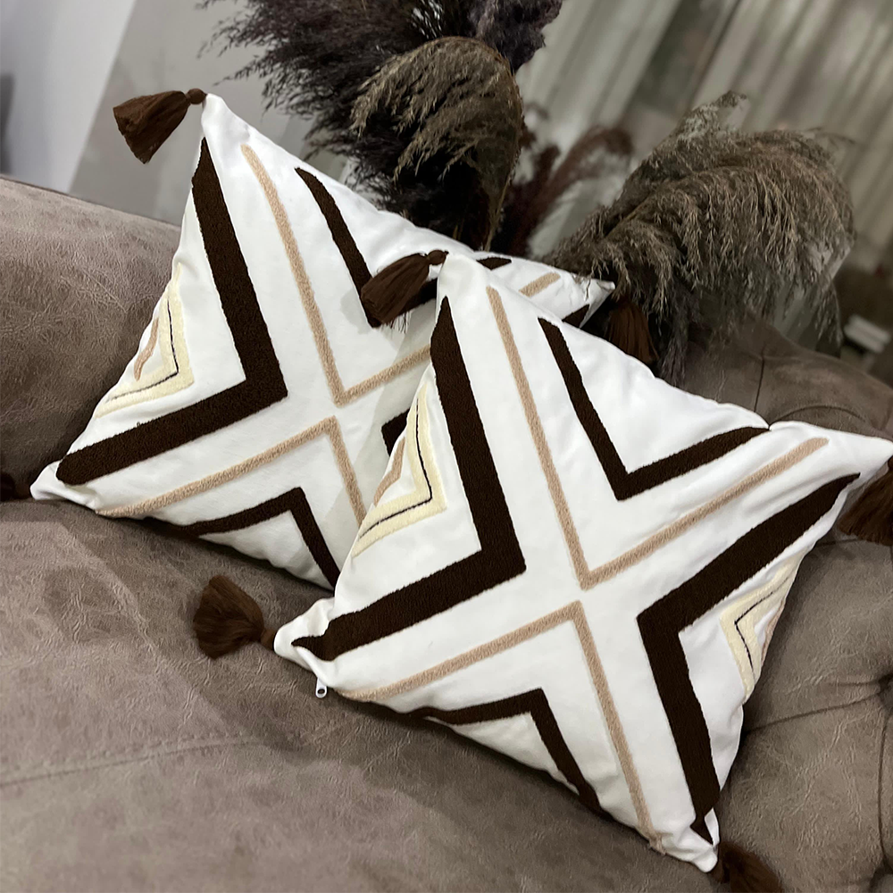 Punch Nakışlı Kırlent Kılıfı